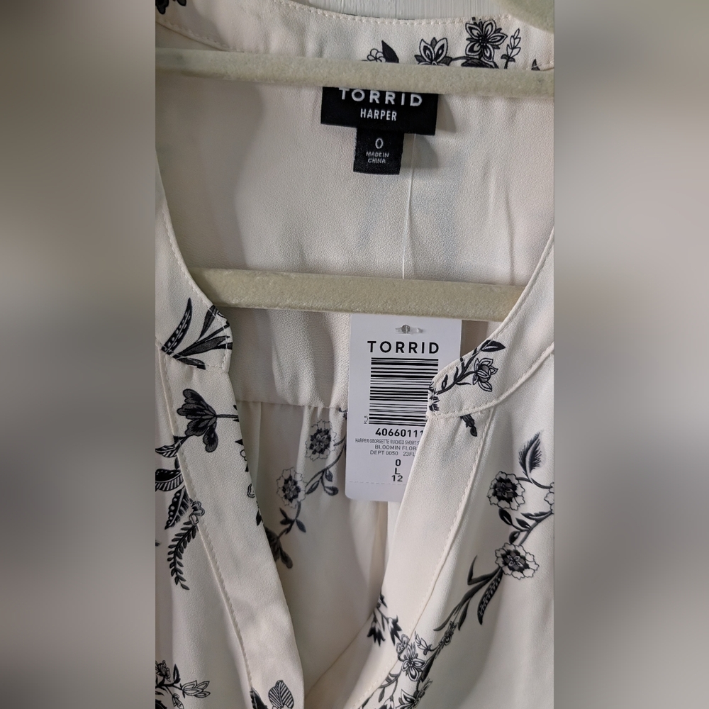Torrid Women's Black and White Blouse size 0/12 - Picture 2 of 7